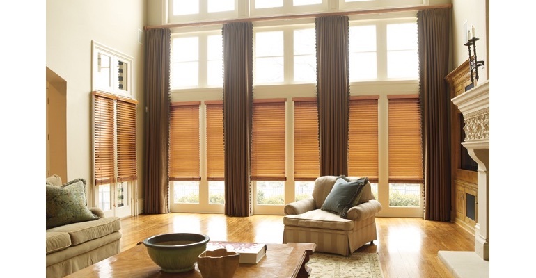 San Antonio great room with natural wood blinds and floor to ceiling drapes.